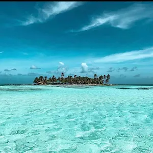 By -top Location San Andres- Apartamento